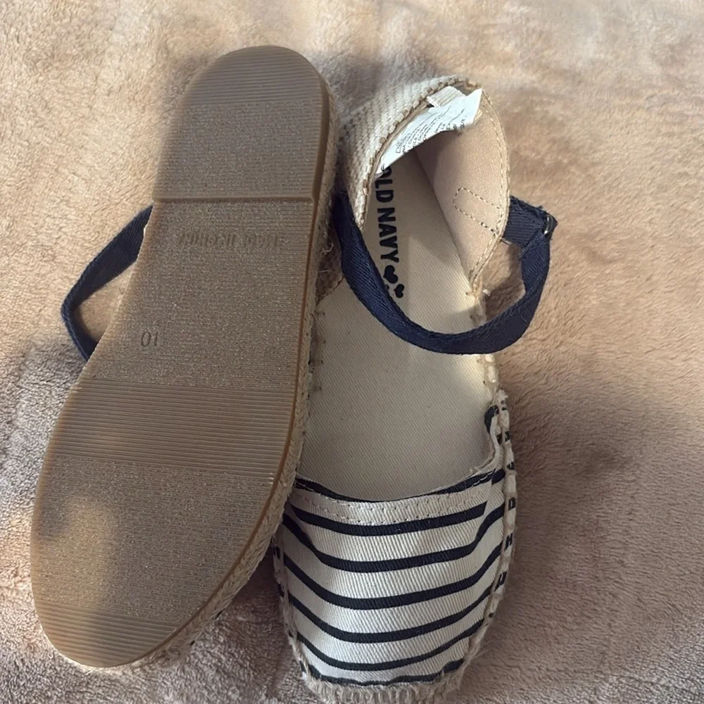 Old Navy Kids Navy and Cream Striped Sandals
